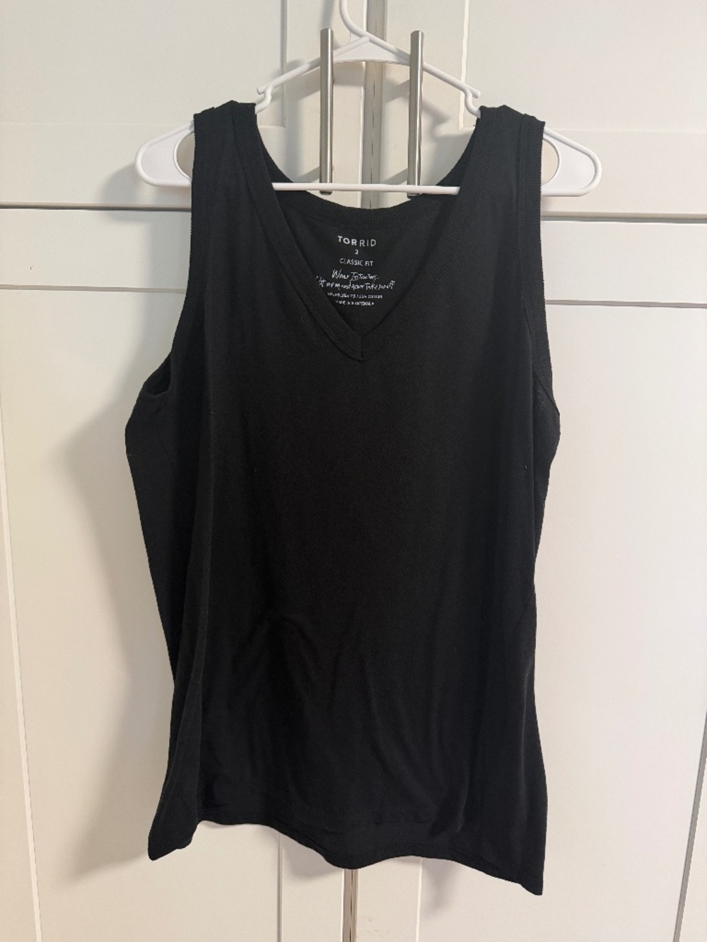 Torrid Size 2 Black Classic Fit V-Neck Tank Top Plus Size
